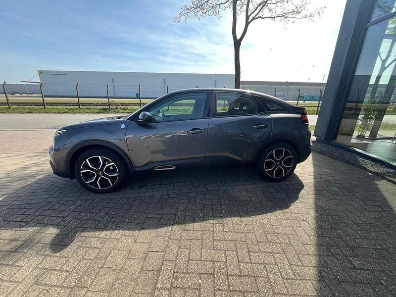 Używany Citroën e-C4 100 kW (136 KM) 2022 Szary Sedan/Limuzyna