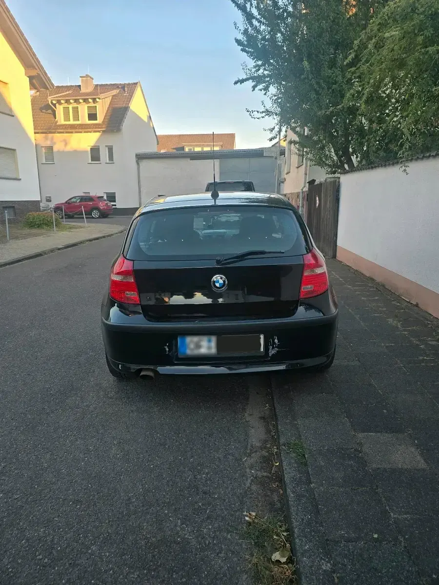Gebraucht BMW 118 148 PS (108 kW) 2009 Schwarz Kleinwagen