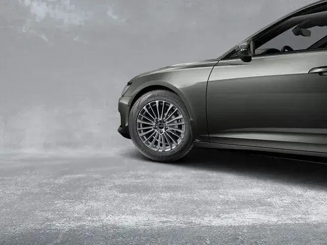 Gebraucht Audi A6 Advanced 204 PS (150 kW) 2024 Chronosgrau metallic Kombi