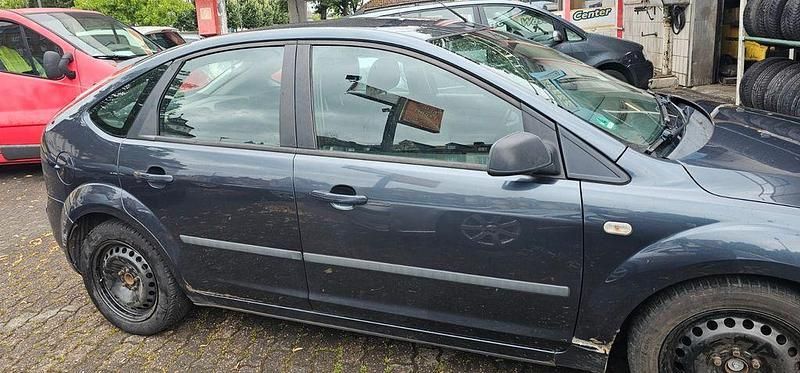 Gebraucht Ford Focus Sport 116 PS (85 kW) 2006 Grau Limousine