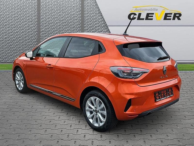 Neu Renault Clio V Evolution 91 PS (66 kW) 2025 Orange Limousine