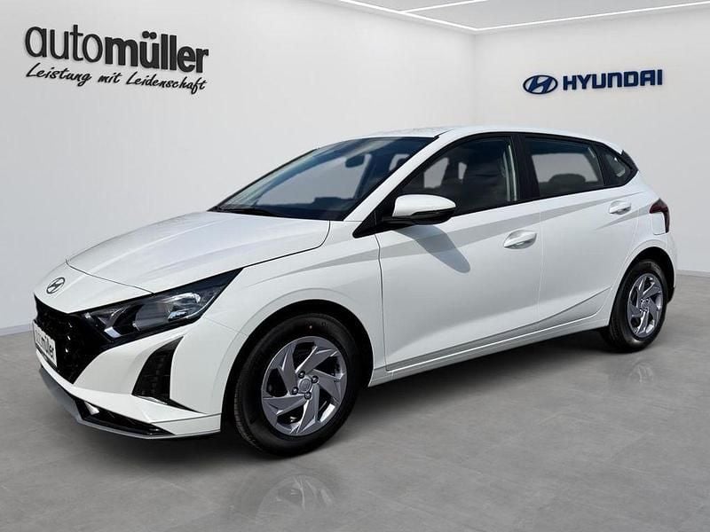 Weiß Gebraucht 2025 Hyundai i20 Select Limousine | 18.588 € (Guter Preis) - Bild 1/4