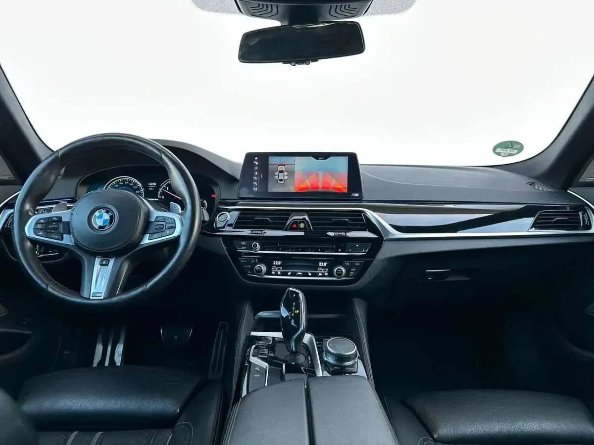 Gebraucht BMW 550 400 PS (294 kW) 2018 Sophistograu Limousine