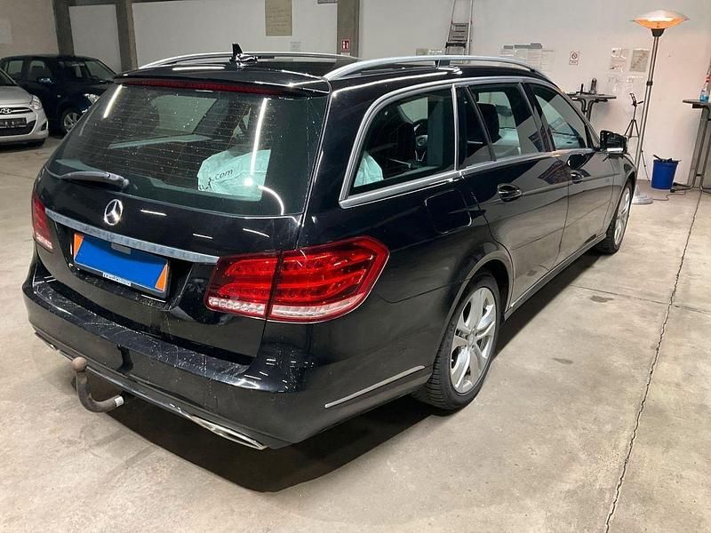 Gebraucht Mercedes E250 204 PS (150 kW) 2014 Schwarz Kombi