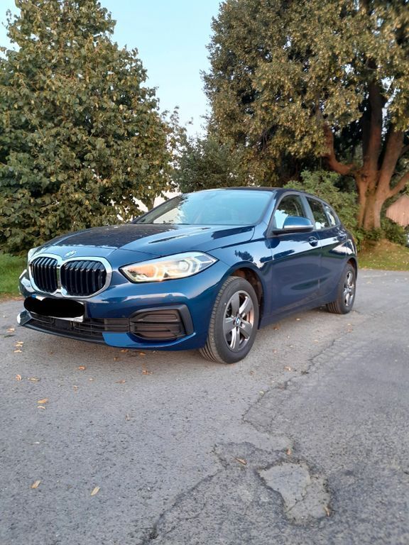 Blau Gebraucht 2023 BMW 118 Advantage Kleinwagen | 21.500 € (Guter Preis) - Bild 1/4