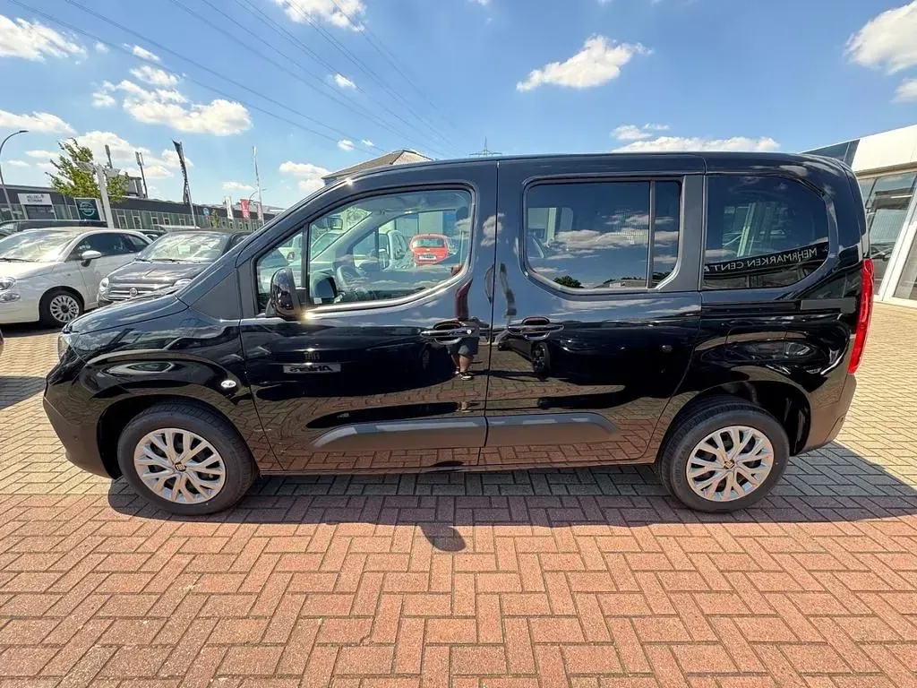 Neu Fiat Doblò 131 PS (96 kW) 2026 Schwarz Van / Kleinbus