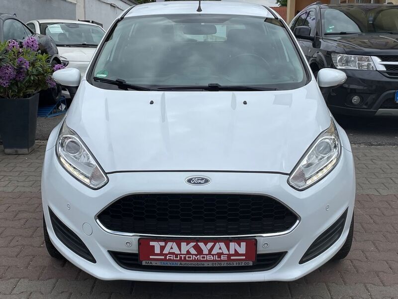 Gebraucht Ford Fiesta Trend 95 PS (69 kW) 2016 Weiß Kleinwagen