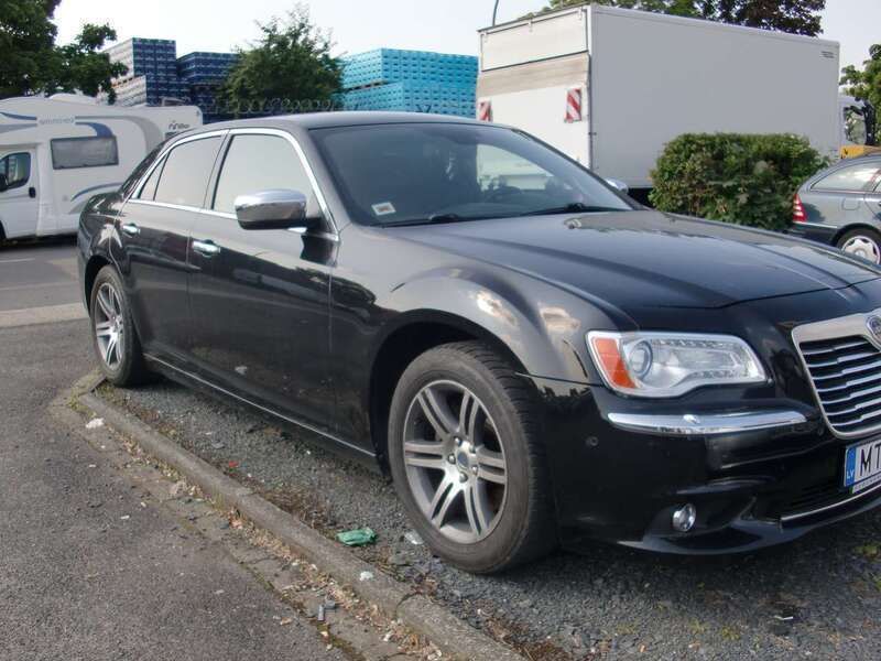 Schwarz Gebraucht 2013 Lancia Thema Limousine | 6.999 € - Bild 1/4