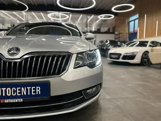 Gebraucht Skoda Superb Exclusive 140 PS (102 kW) 2014 Silber Kombi