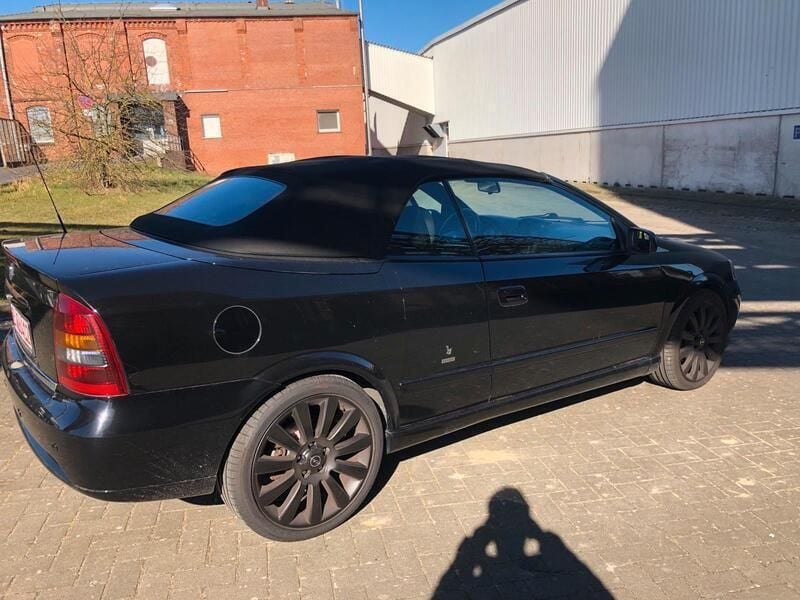 Schwarz Gebraucht 2005 Opel Astra Cabriolet Cabrio | 3.350 € (Etwas zu teuer) - Bild 1/4