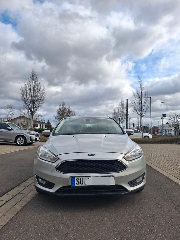 Gebraucht Ford Focus Trend 125 PS (91 kW) 2017 Silber Limousine