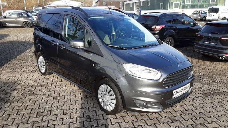 Gebraucht Ford Tourneo Courier Titanium 101 PS (74 kW) 2017 Magneticgrau (metallic) Van / Kleinbus