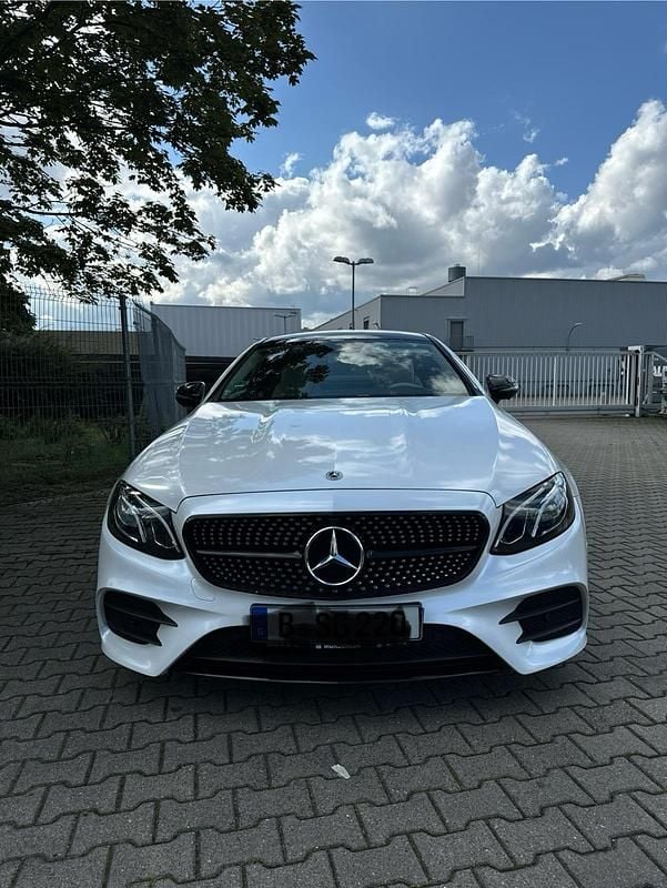 Weiß Gebraucht 2019 Mercedes E300 AMG Coupé | 37.000 € (Guter Preis) - Bild 1/4