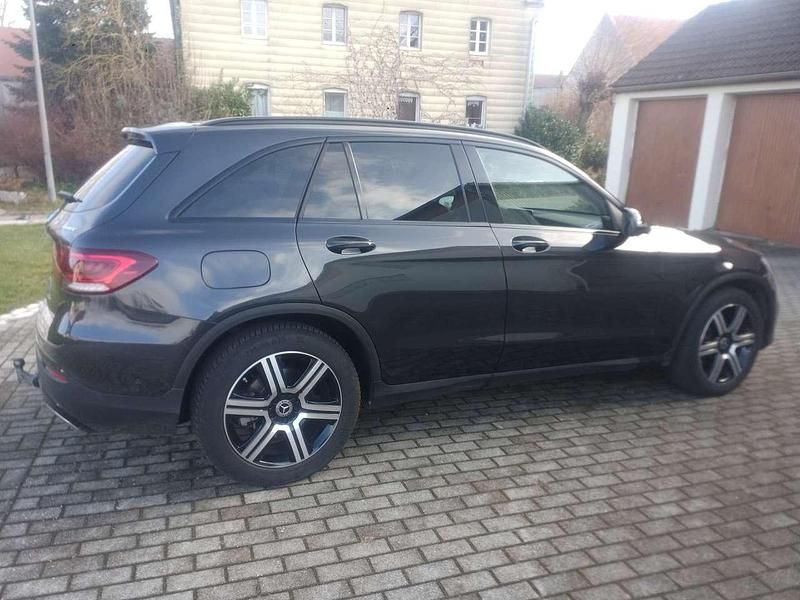 Gebraucht Mercedes GLC200 Night 163 PS (119 kW) 2021 Grau SUV