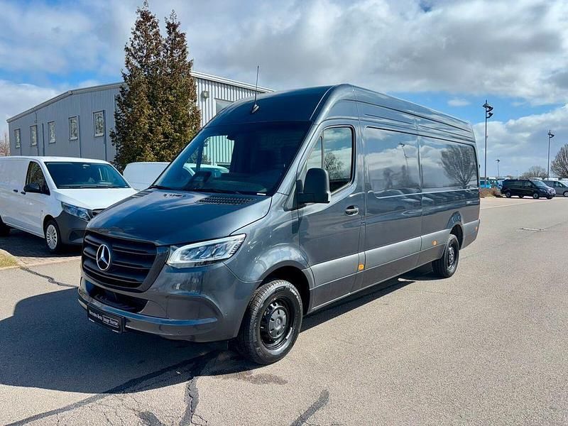 Gebraucht Mercedes Sprinter 170 PS (125 kW) 2024 Tenoritgrau metallic Van