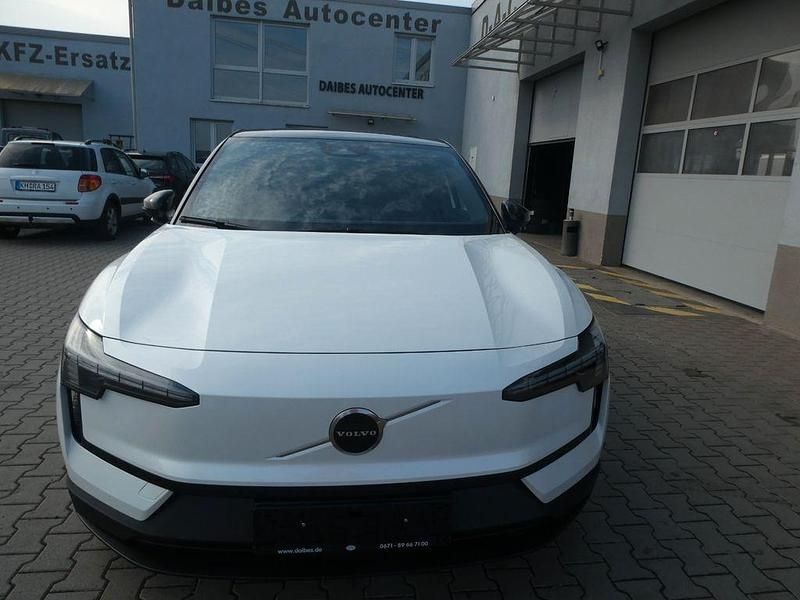 Weiß Gebraucht 2024 Volvo EX30 Performance SUV | 38.000 € (Etwas zu teuer) - Bild 1/4