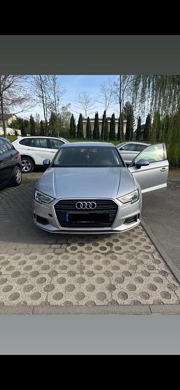 Second-hand Audi A3 116 CP (85 kW) 2018 Argintiu Berlinǎ
