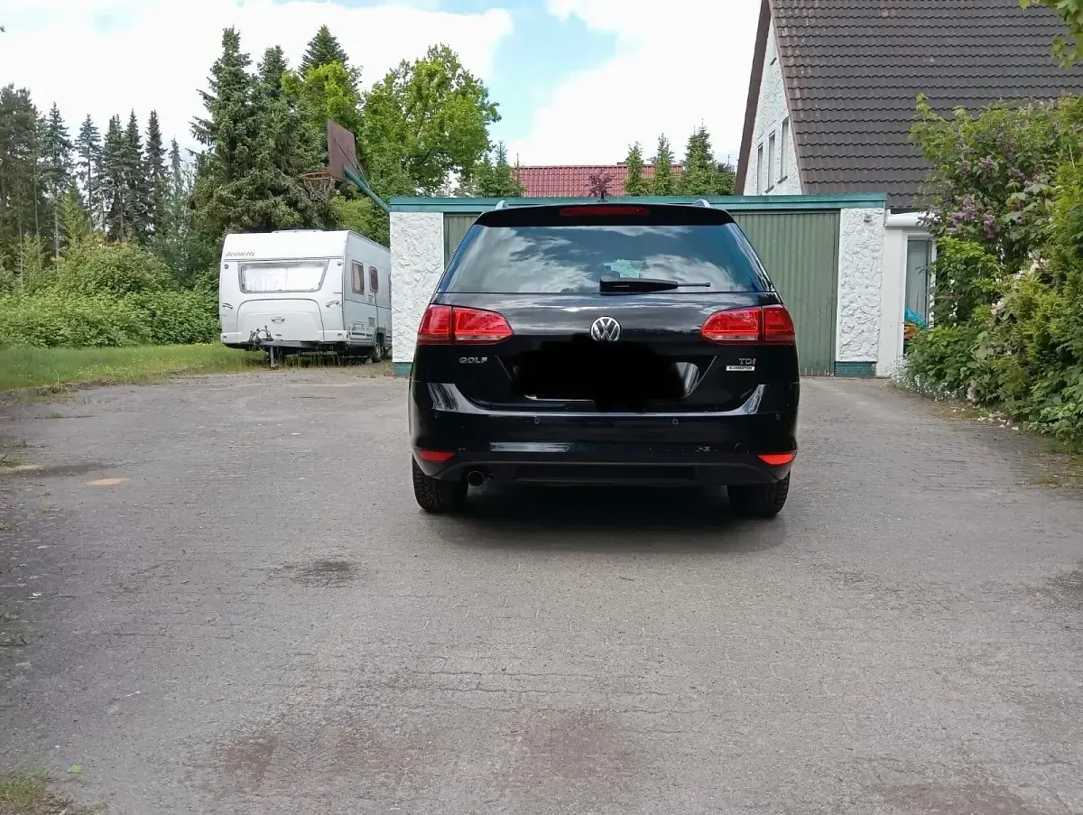 Second-hand VW Golf VII 110 CP (80 kW) 2016 Negru Break
