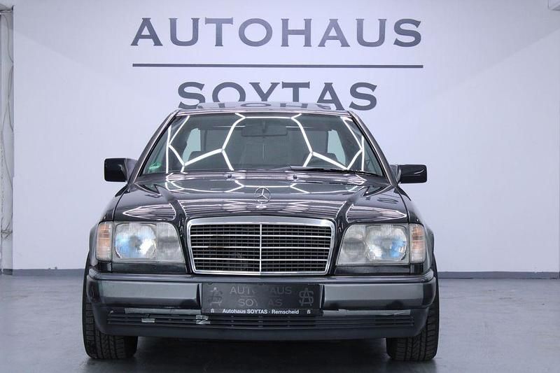 Gebraucht Mercedes 220 150 PS (110 kW) 1993 Schwarz Coupé