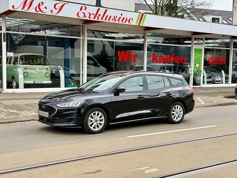 Schwarz Gebraucht 2022 Ford Focus Cool & Connect Limousine | 15.770 € (Superpreis) - Bild 1/4