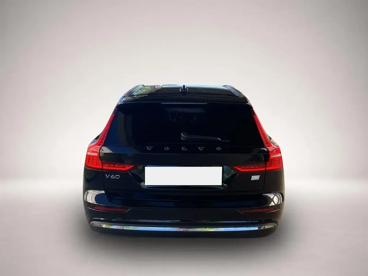 Gebraucht Volvo V60 Core 455 PS (334 kW) 2023 Manufacturer Kombi