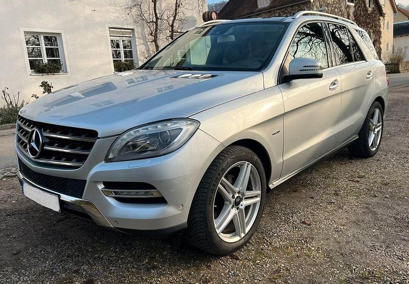 Gebraucht Mercedes ML350 258 PS (189 kW) 2012 Grau SUV