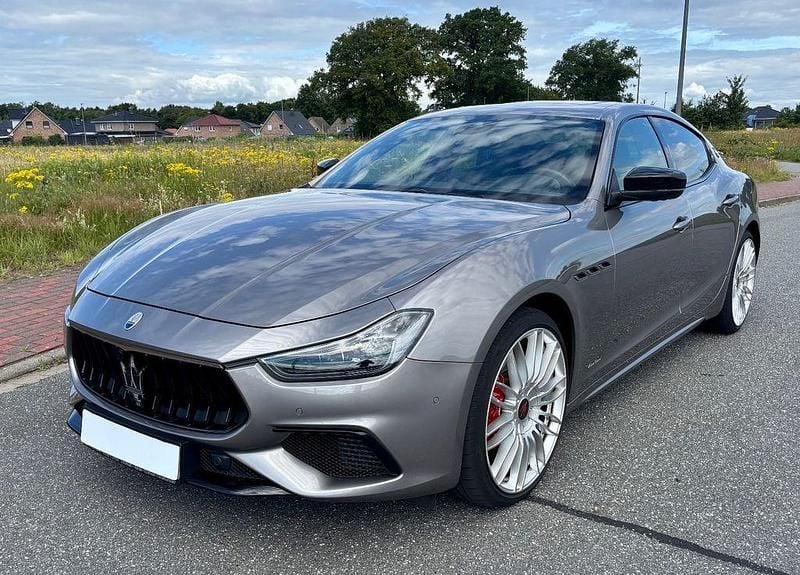Grau Gebraucht 2020 Maserati Ghibli Coupé | 40.950 € (Superpreis) - Bild 1/4