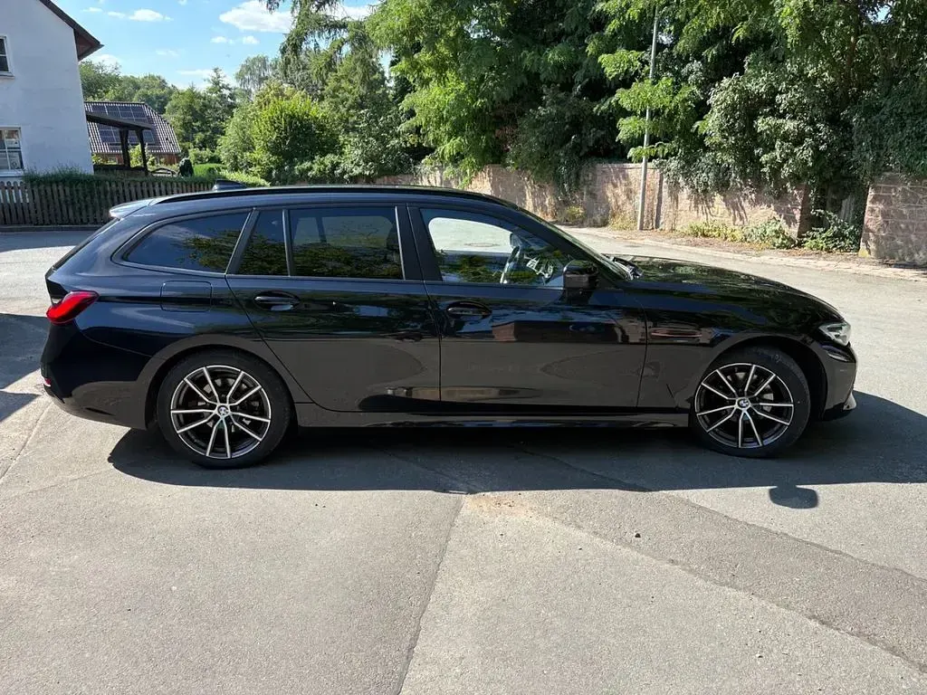 Gebraucht BMW 320 Comfort Edition 190 PS (139 kW) 2019 Schwarz Kombi