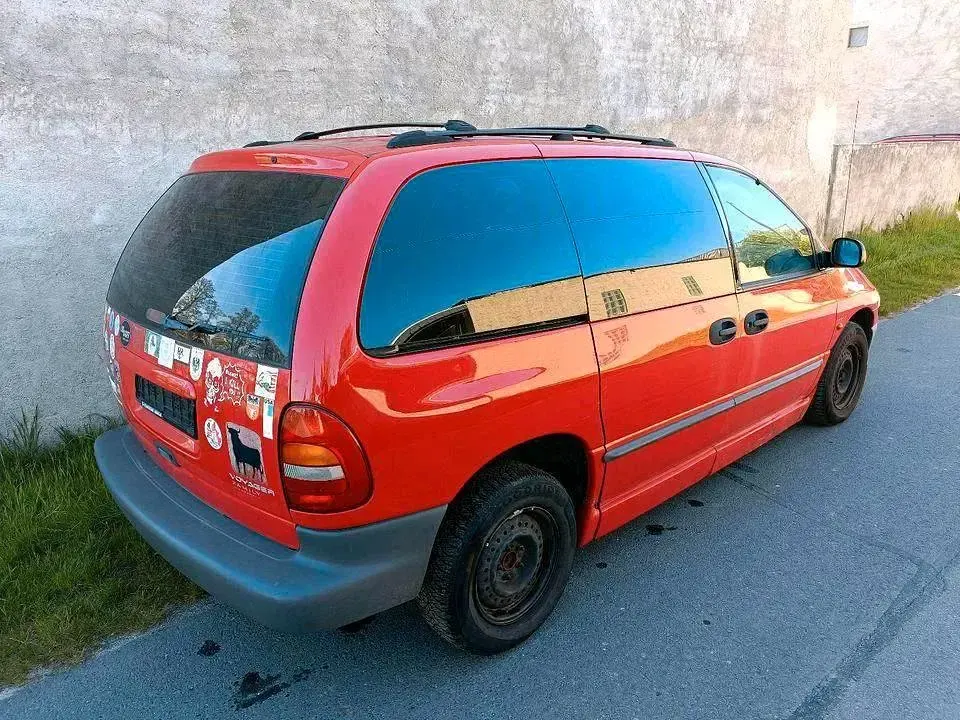 Gebraucht Chrysler Voyager 150 PS (110 kW) 2000 Rot Van / Kleinbus