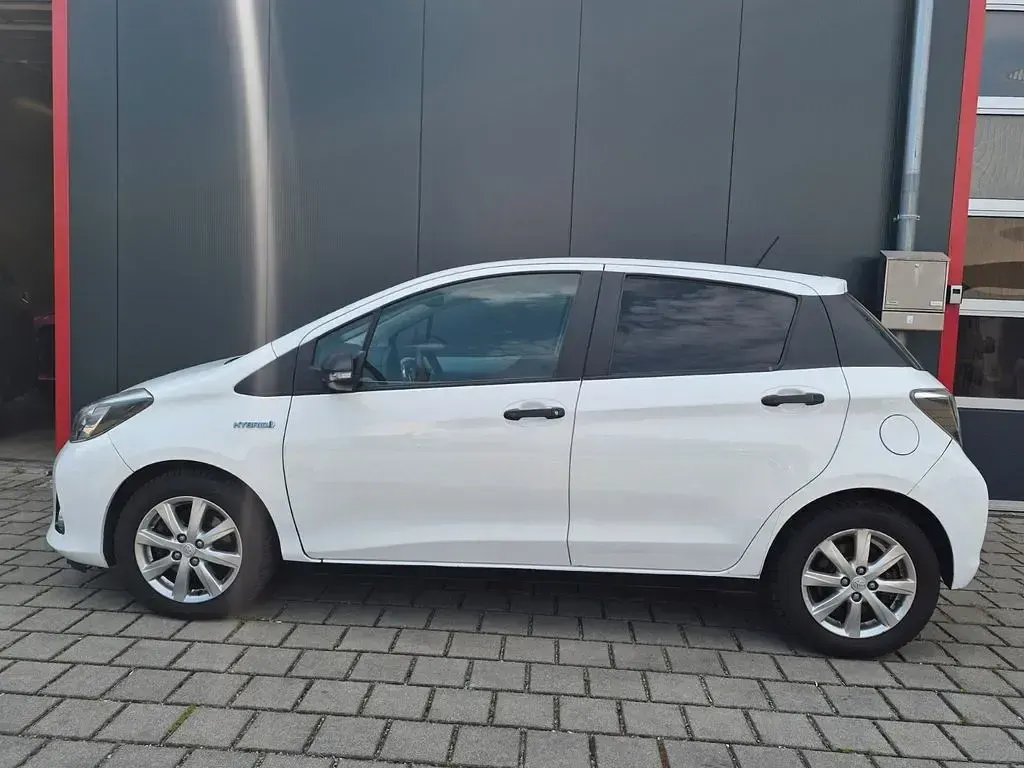 Gebraucht Toyota Yaris Hybrid Edition 75 PS (55 kW) 2014 Weiß Limousine