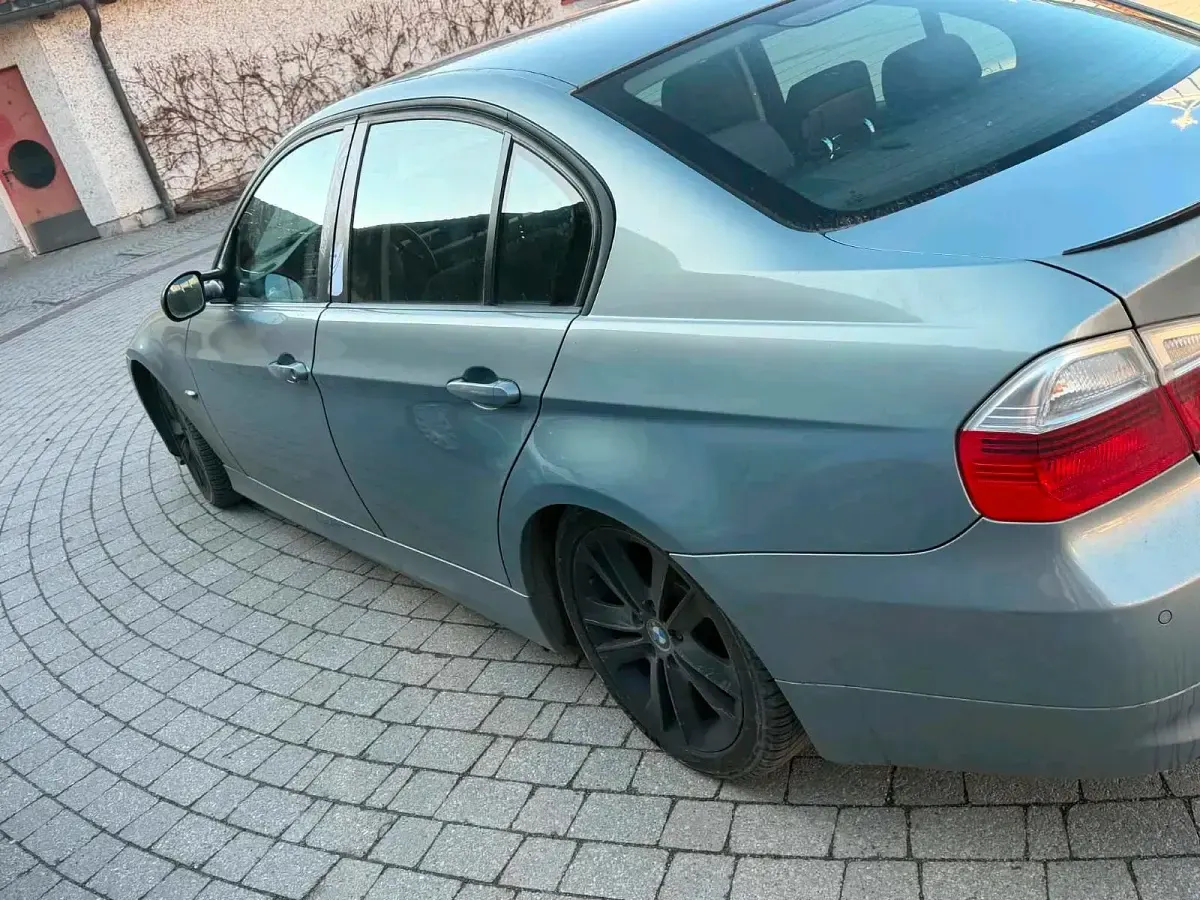 Gebraucht BMW 320 150 PS (110 kW) 2005 Grau Limousine