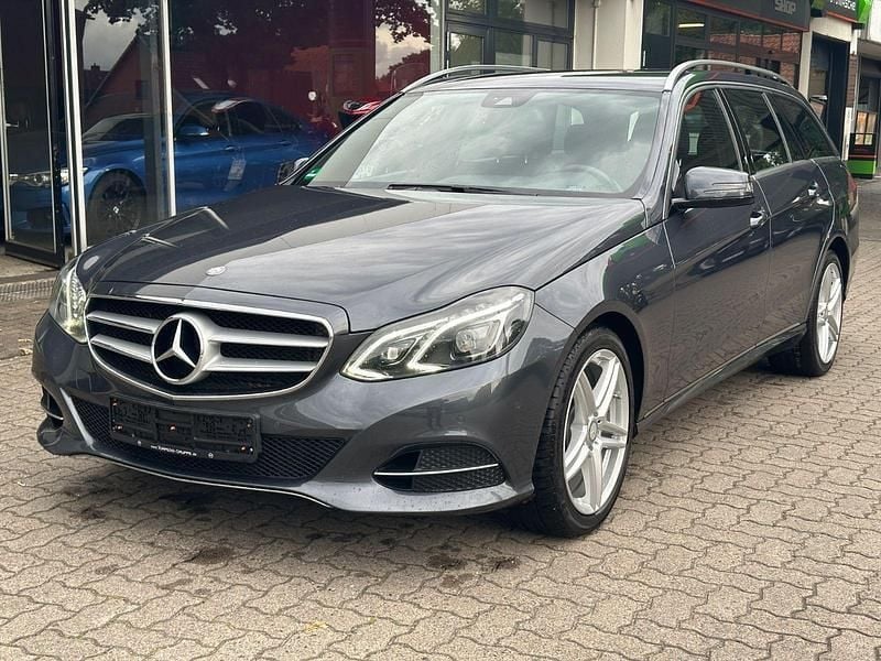 Grau Gebraucht 2015 Mercedes E220 Kombi | 13.950 € (Guter Preis) - Bild 1/4