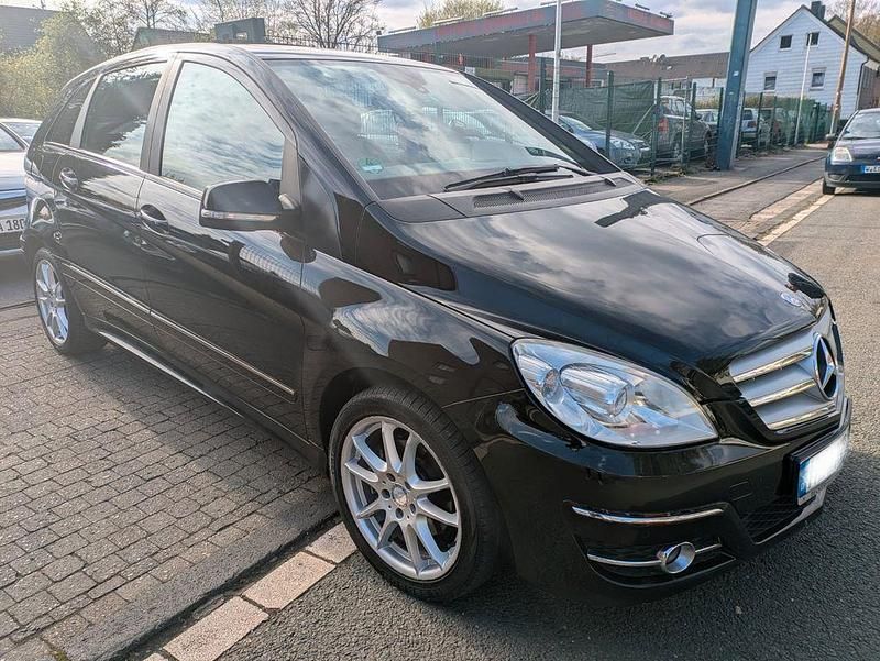 Gebraucht Mercedes B200 140 PS (102 kW) 2011 Schwarz Van / Kleinbus