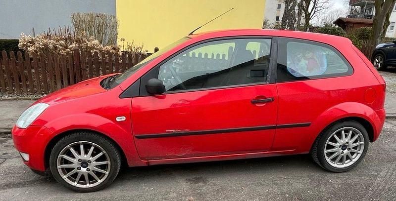 Gebraucht Ford Fiesta 74 PS (54 kW) 2004 Rot Kleinwagen