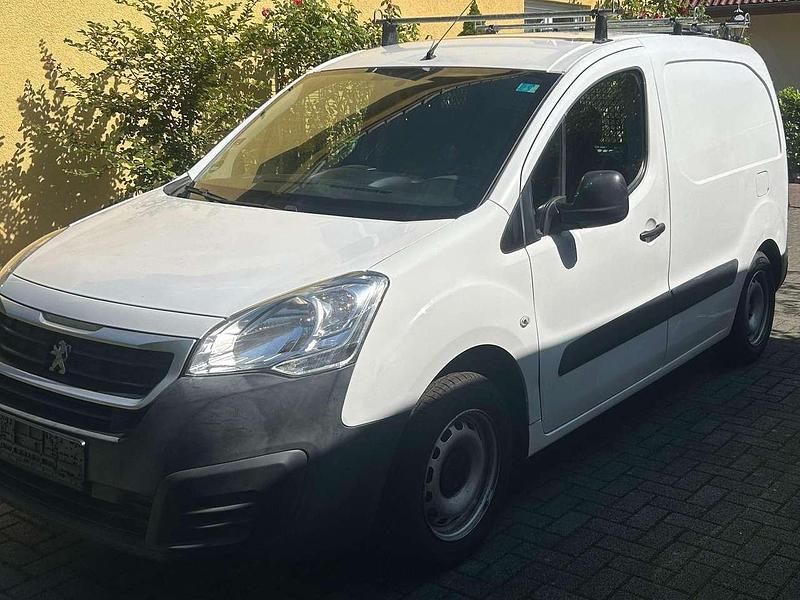 Gebraucht Peugeot Partner S 99 PS (72 kW) 2016 Weiß Van / Kleinbus