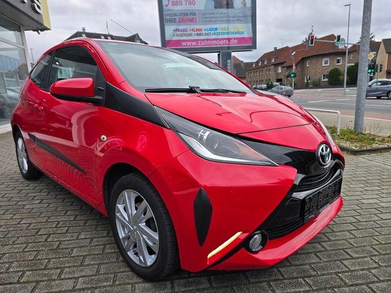 Gebraucht Toyota Aygo X-play 69 PS (50 kW) 2016 Rot Kleinwagen