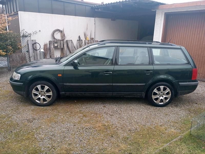 Gebraucht VW Passat 101 PS (74 kW) 1997 Grün Kombi