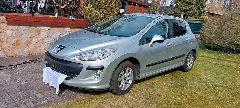 Gebraucht Peugeot 308 Active 120 PS (88 kW) 2011 Silber Limousine