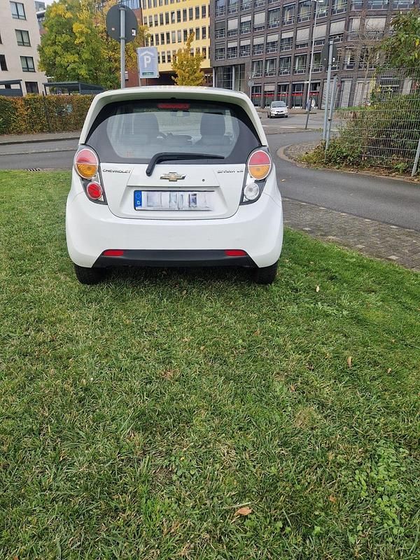 Gebraucht Chevrolet Spark 68 PS (50 kW) 2013 Weiß Kleinwagen