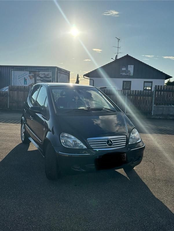 Schwarz Gebraucht 2002 Mercedes A190 Avantgarde Kleinwagen | 1.800 € (Teuer) - Bild 1/4