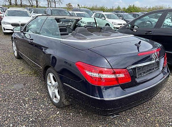 Gebraucht Mercedes E220 Elegance 170 PS (125 kW) 2010 Tansanitblau  metalliclack Cabrio
