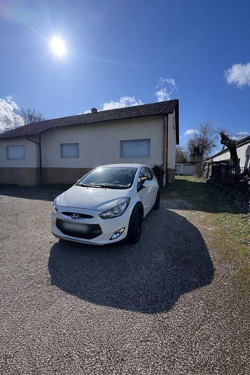 Gebraucht Hyundai ix20 90 PS (66 kW) 2014 Weiß Kleinwagen