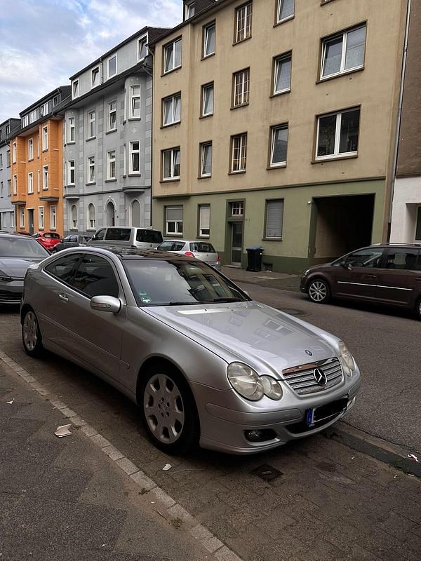 Silber Gebraucht 2004 Mercedes C180 Coupé | 1.500 € (Guter Preis) - Bild 1/4