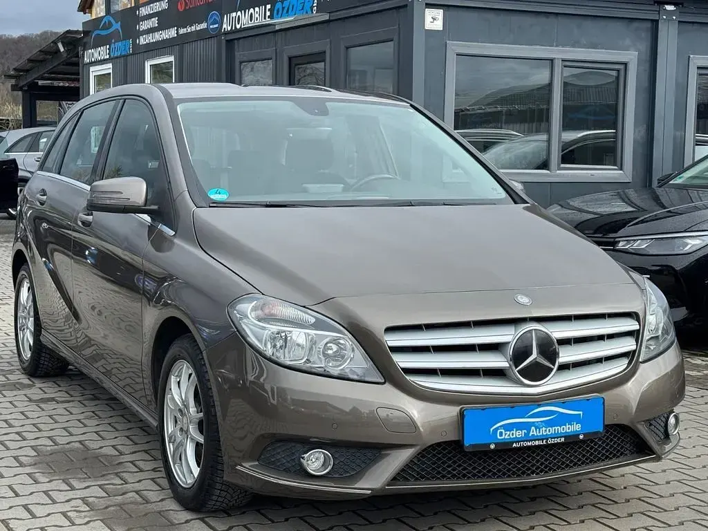 Gebraucht Mercedes B200 156 PS (114 kW) 2014 Grau Kleinwagen