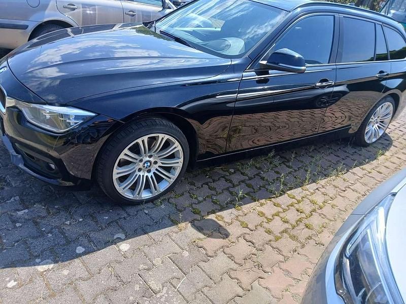 Gebraucht BMW 320 Advantage 190 PS (139 kW) 2016 Schwarz 2 Kombi