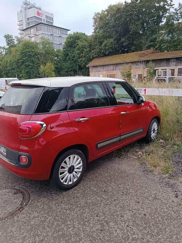 Gebraucht 2015 Fiat 500L Trekking Van / Kleinbus | 7.900 € (Guter Preis) - Bild 1/4