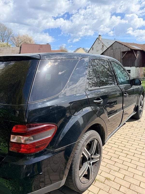 Gebraucht Mercedes ML320 224 PS (164 kW) 2008 Schwarz SUV