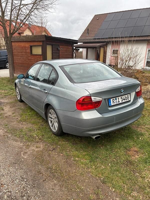 Gebraucht BMW 318 143 PS (105 kW) 2007 Silber Limousine