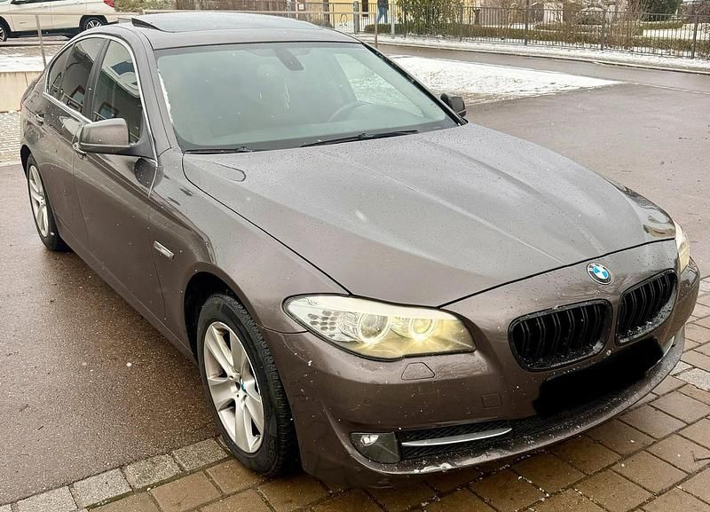 Gebraucht BMW 528 Sport Line 245 PS (180 kW) 2012 Braun Limousine