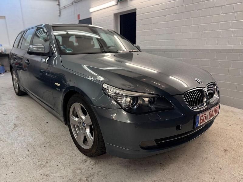 Blau Gebraucht 2010 BMW 525 Lifestyle Kombi | 3.990 € - Bild 1/4